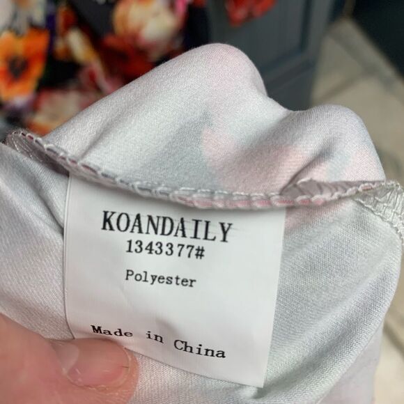 NWT! Beautiful Floral Dress - Picture 7 of 9